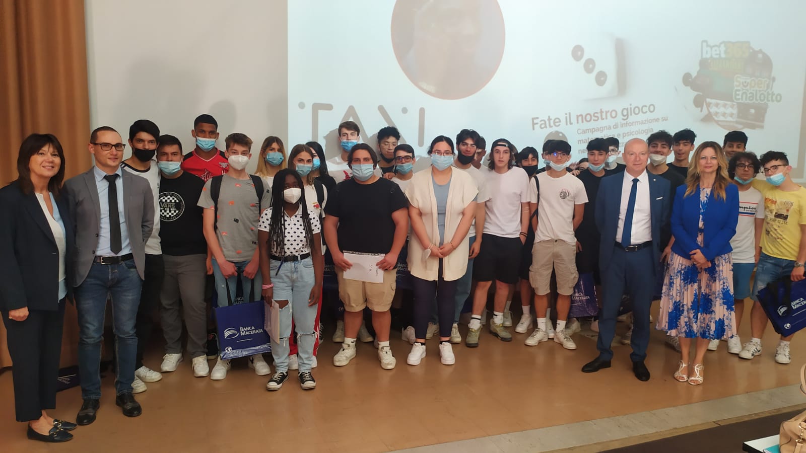 A scuola di educazione finanziaria contro le ludopatie con Banca Macerata e FEduF | Banca Macerata 2