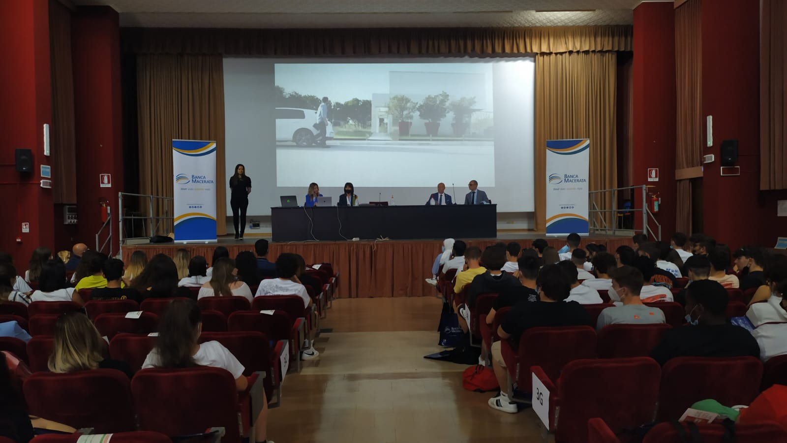 A scuola di educazione finanziaria contro le ludopatie con Banca Macerata e FEduF | Banca Macerata 3