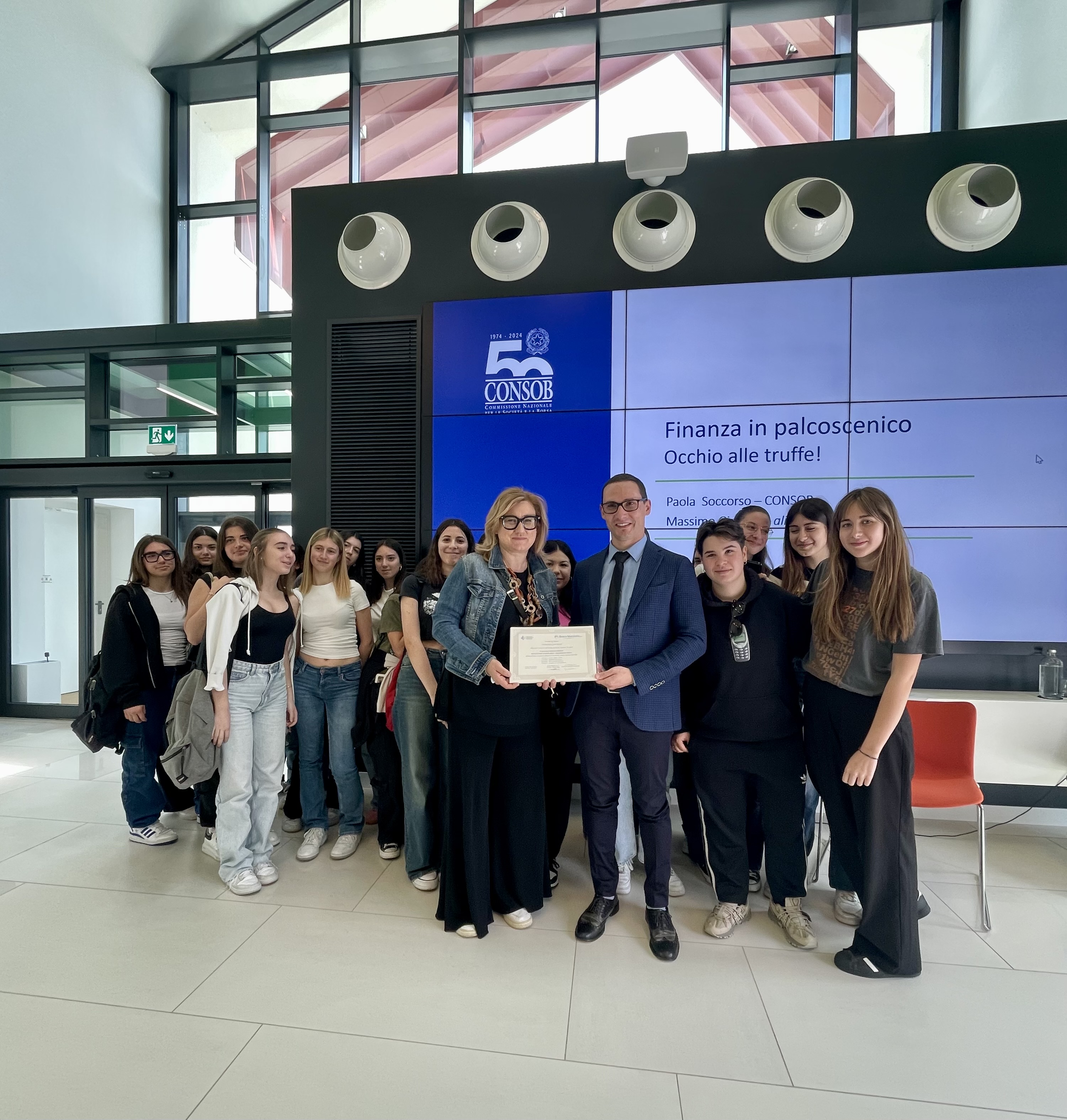 "Occhio alle truffe!": evento conclusivo del progetto di educazione finanziaria | Banca Macerata 10