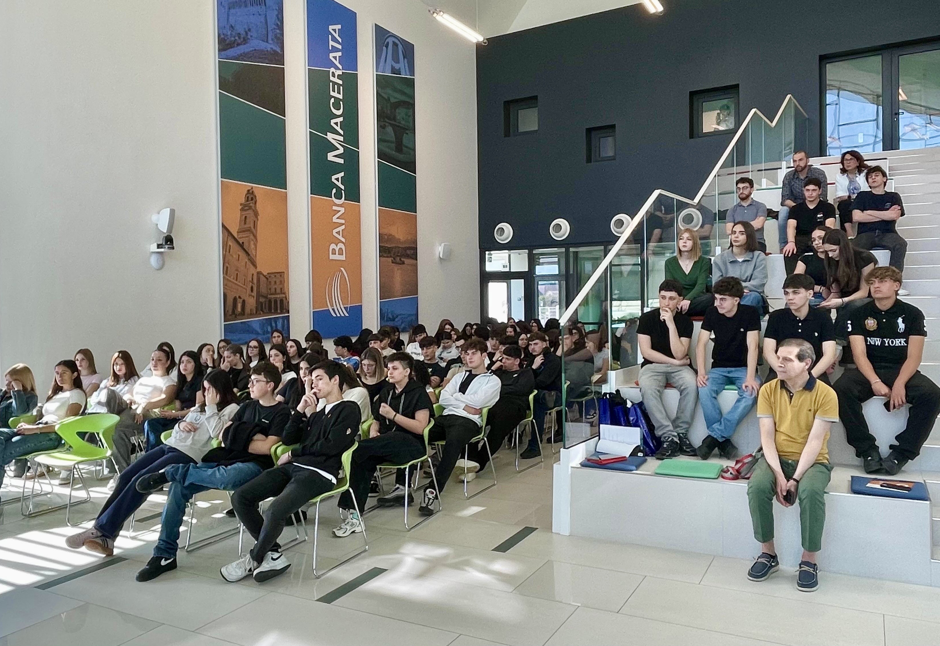 "A scuola di educazione finanziaria e cittadinanza economica" con FEduF e Banca Macerata | Banca Macerata 5