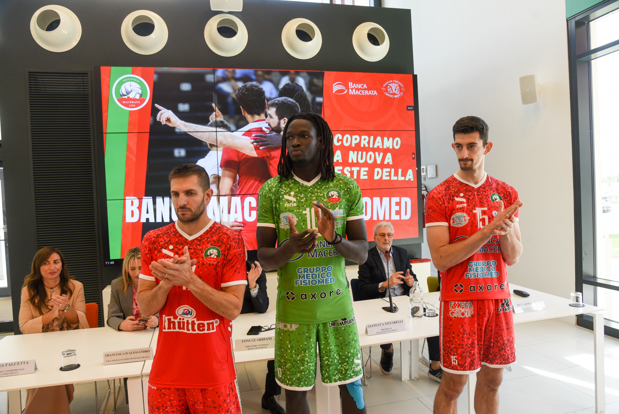 Un evento tra sport e merito: consegnate le Borse di Studio ‘Paolo Mercuri’ e presentate le nuove maglie della Banca Macerata Fisiomed | Banca Macerata 8