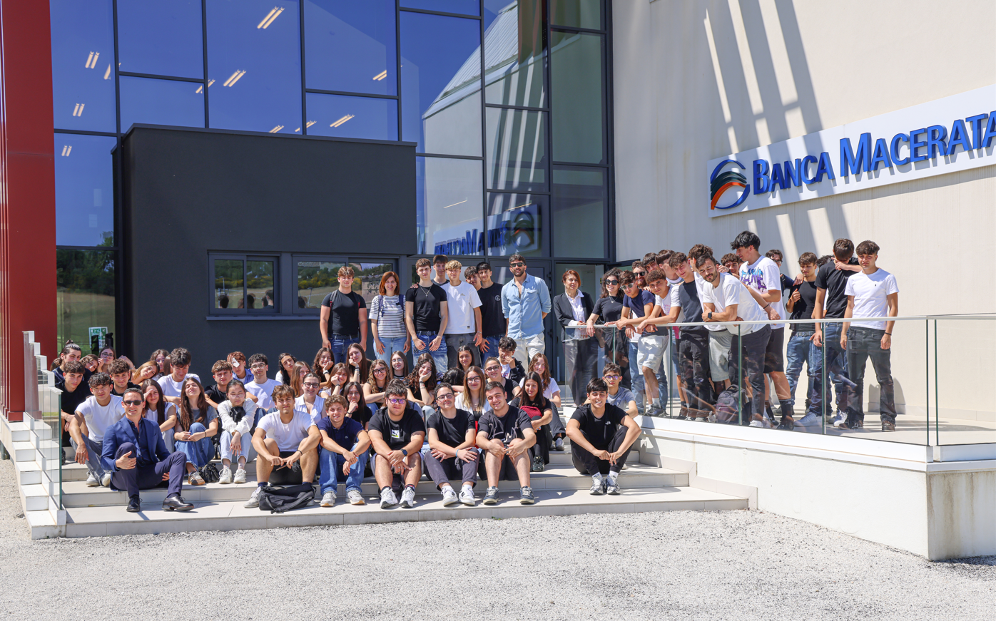 Giovani ed educazione finanziaria: si chiude il progetto per l'a.s. 2025/2026 con oltre 200 studenti coinvolti | Banca Macerata 4