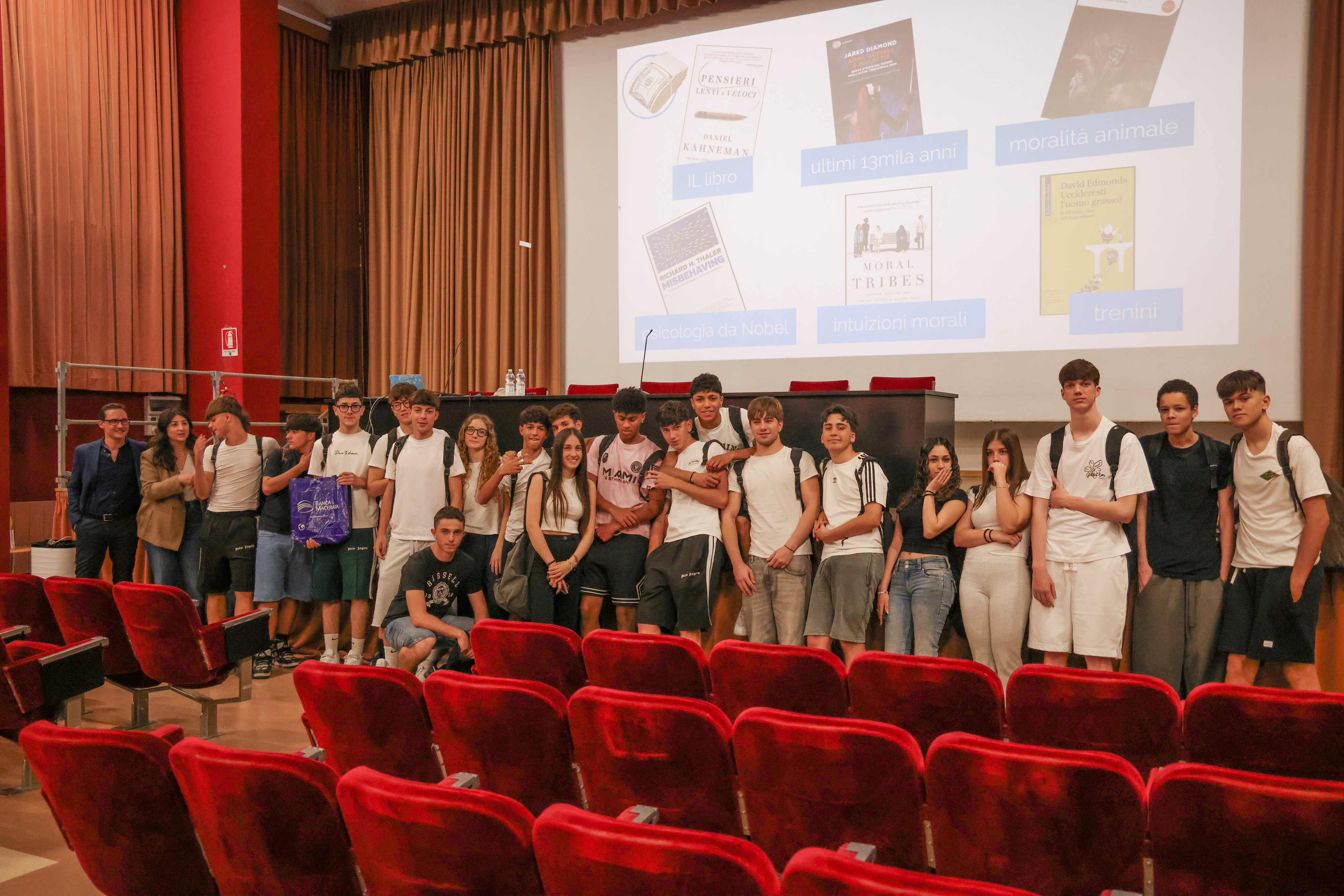 Giovani ed educazione finanziaria: si chiude il progetto per l'a.s. 2025/2026 con oltre 200 studenti coinvolti | Banca Macerata 5